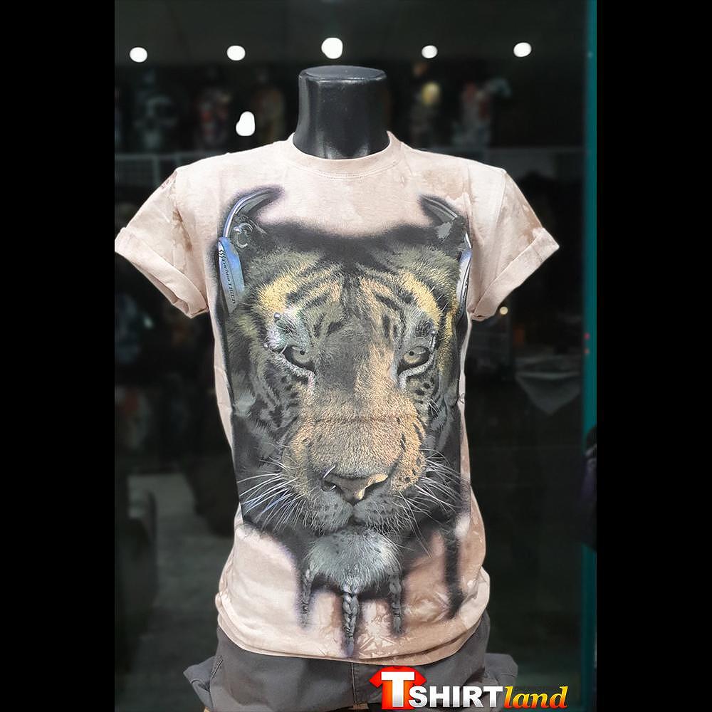 3D Tiger with Headphones T-Shirt