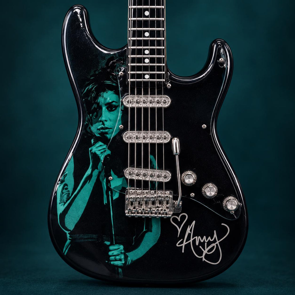 Мини китара Amy — тюркоазен портрет със стойка и гравиране по избор — снимка 3