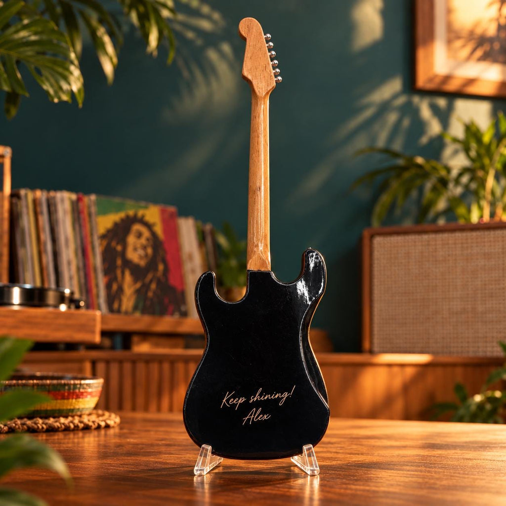 Мини китара Bob Marley — раста портрет със стойка и гравиране по избор — снимка 3