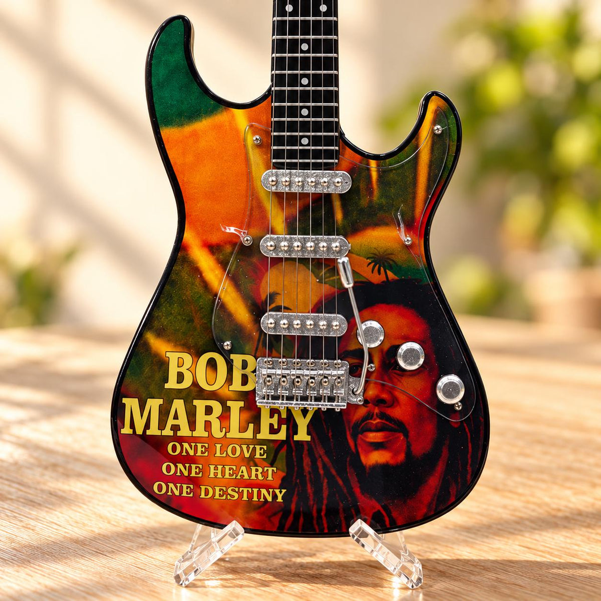 Мини китара Bob Marley — реге дизайн със стойка и гравиране по избор — снимка 6