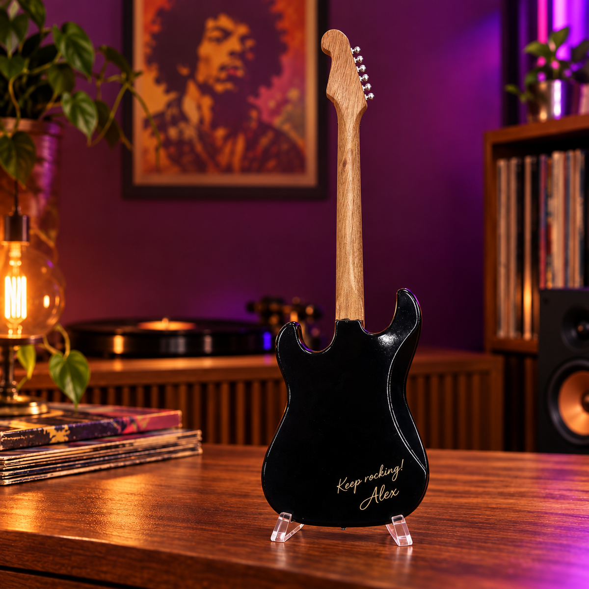 Мини китара Jimi Hendrix със стойка и гравиране по избор — снимка 3
