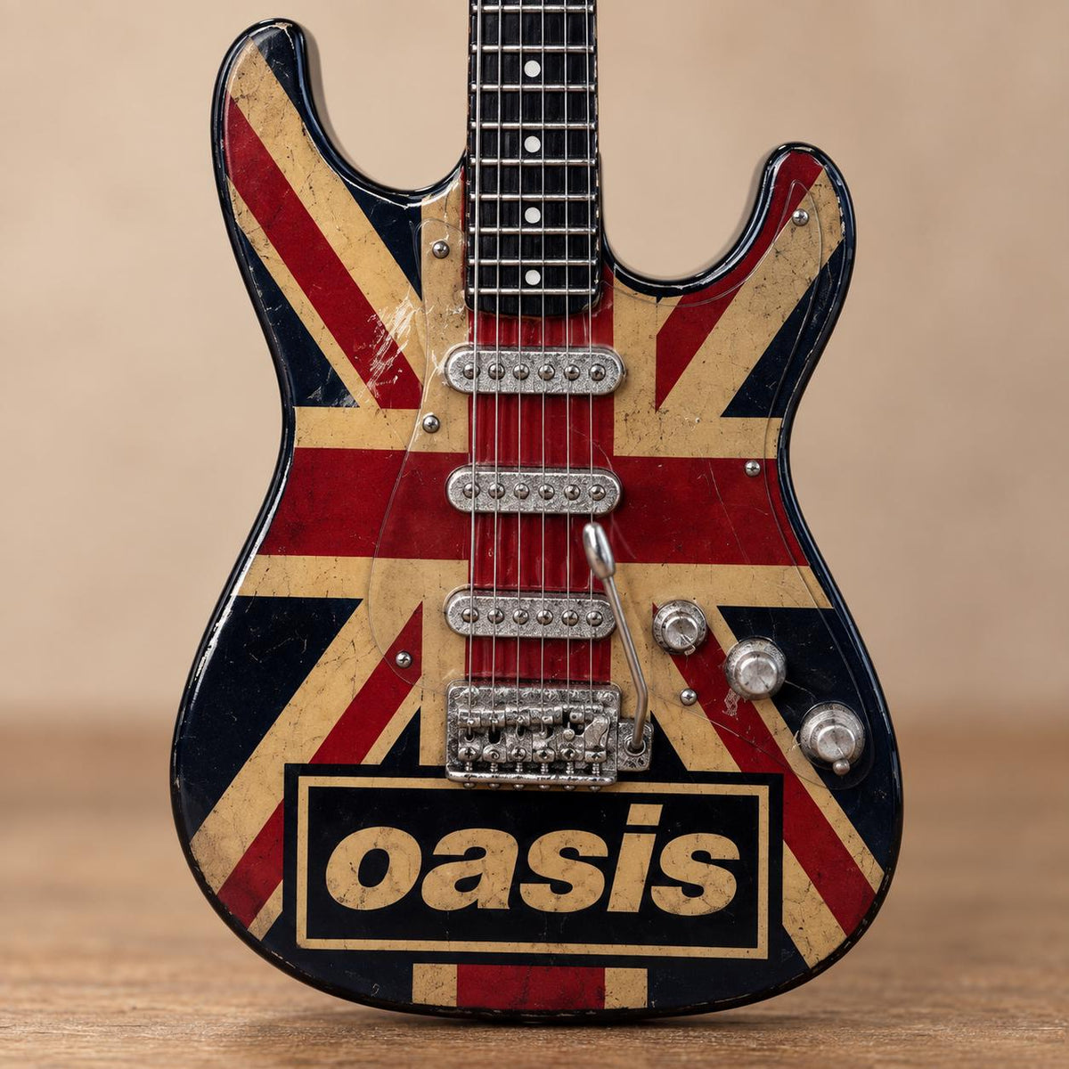 Мини китара Oasis — Union Jack със стойка и гравиране по избор — снимка 3