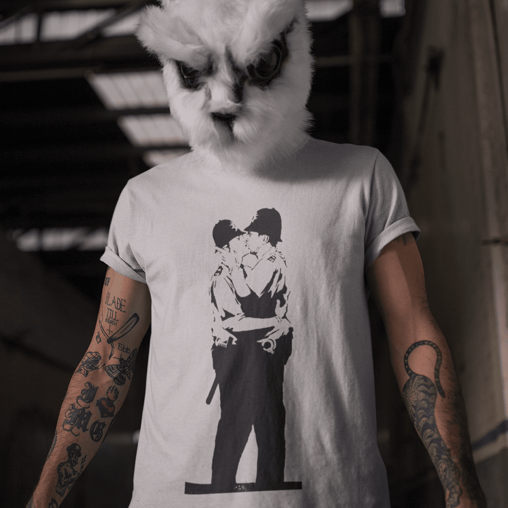 T-shirt Kissing Coppers